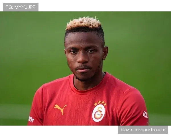 奥斯梅恩生涯强敌解析:对阵顶级中卫的对抗表现 奥斯梅恩生涯强敌解析:对阵顶级中卫的对抗表现