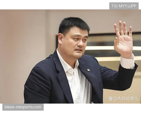 姚明球场上像巨人，生活中竟然这么宠娃，真是不一般啊